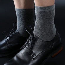 Laden Sie das Bild in den Galerie-Viewer, HSS 2023 Men&#39;s Cotton Socks New styles 10 Pairs / Lot Black Business Men Socks Breathable Spring Summer for Male US size(6.5-12)