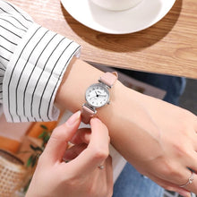 Laden Sie das Bild in den Galerie-Viewer, Mini Quartz Watch For Women Small Size 24mm Dial PU Leather Strap Minimalism